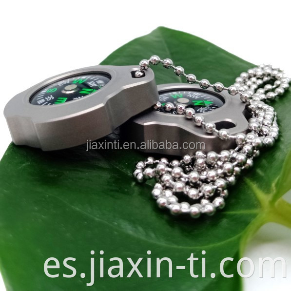 El collar más nuevo de Mini Compass Titanium Metal Compass para la venta